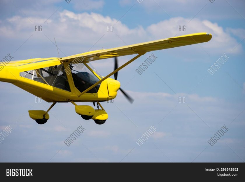 Маленький желтый самолет