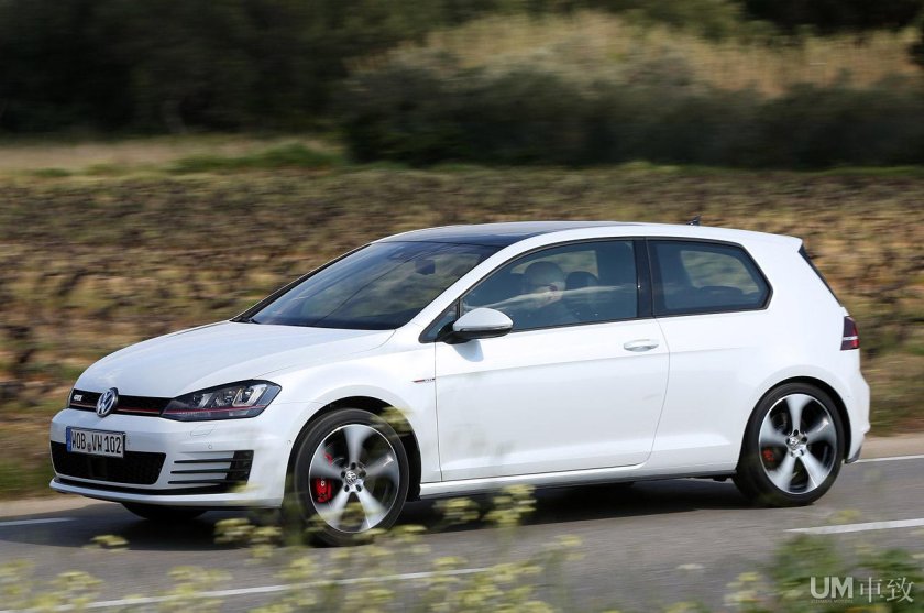 Машина Volkswagen Golf GTI 5"