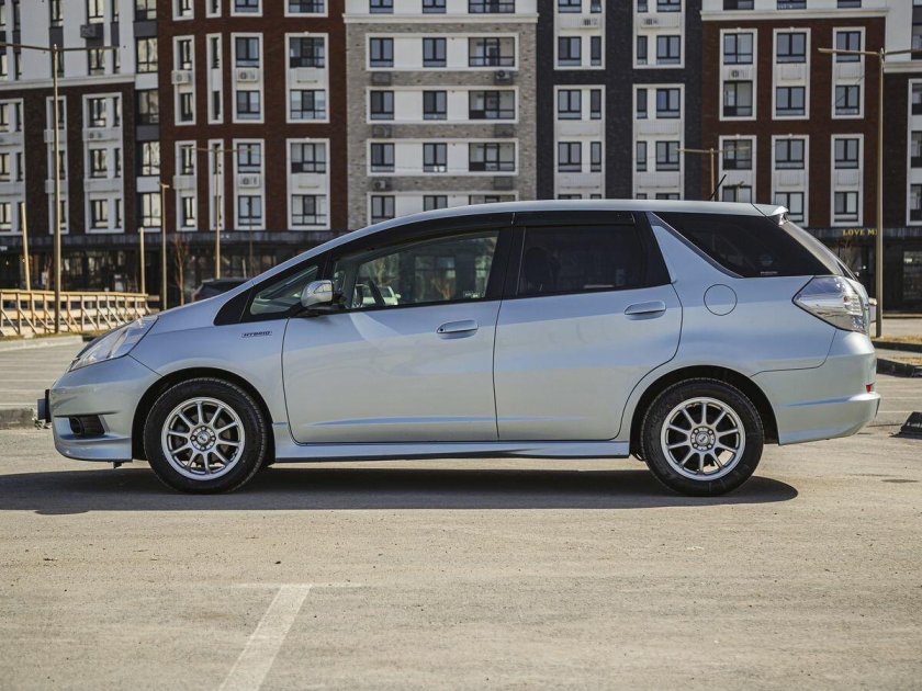 Honda fit shuttle 2011