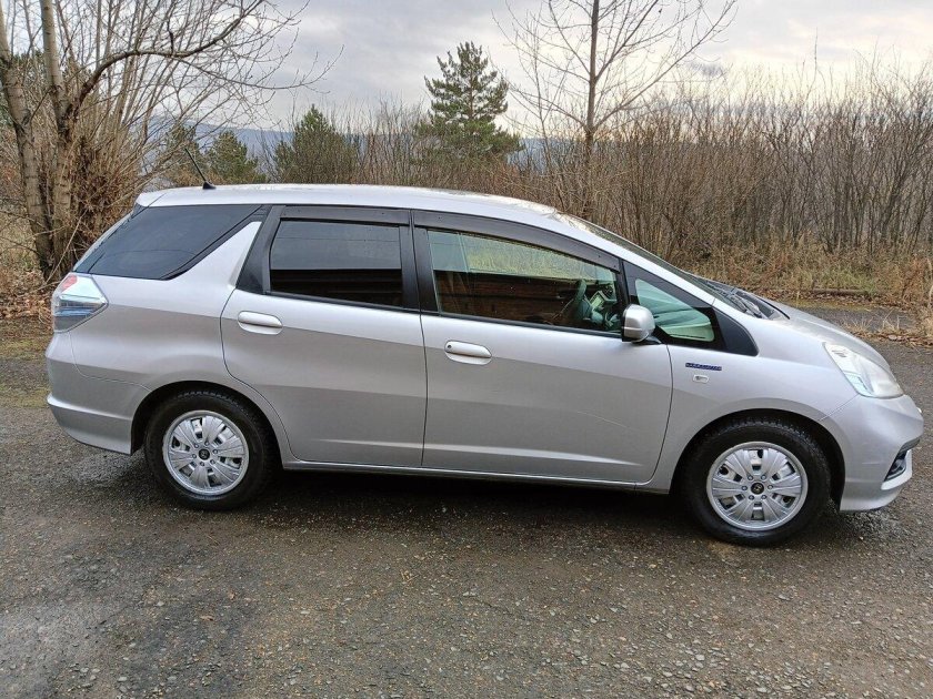 Honda fit shuttle hybrid 2012