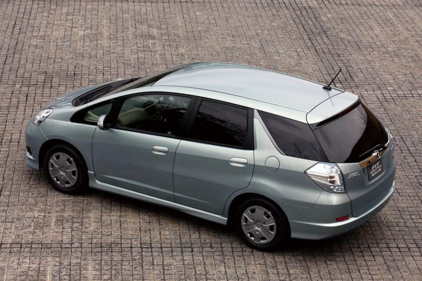 Honda Fit Shuttle Hybrid 2011