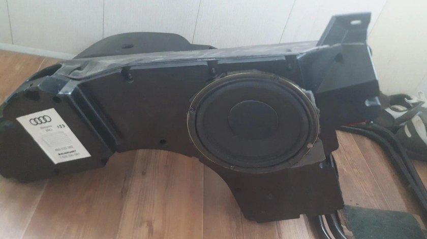 Штатный сабвуфер Ауди а6 с5 седан