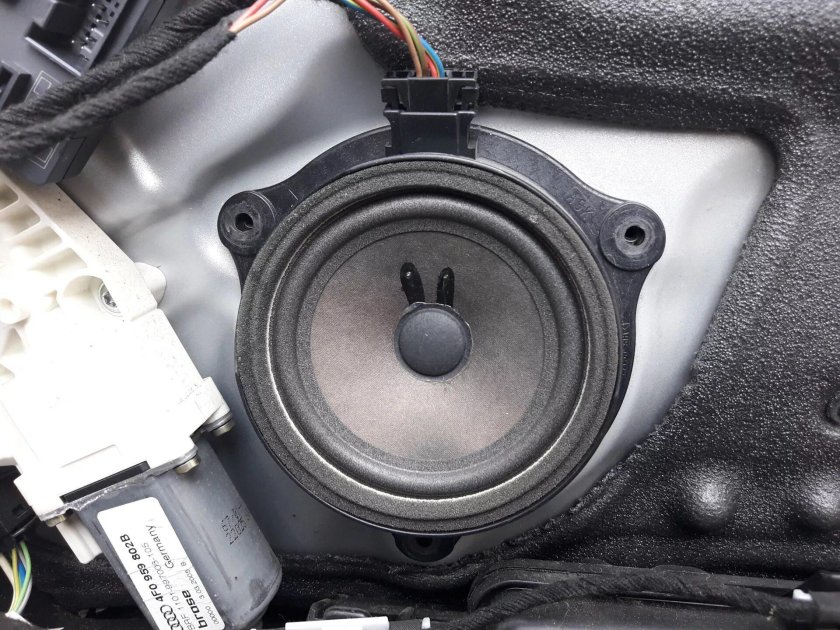 Штатные динамики Ауди а6 с7