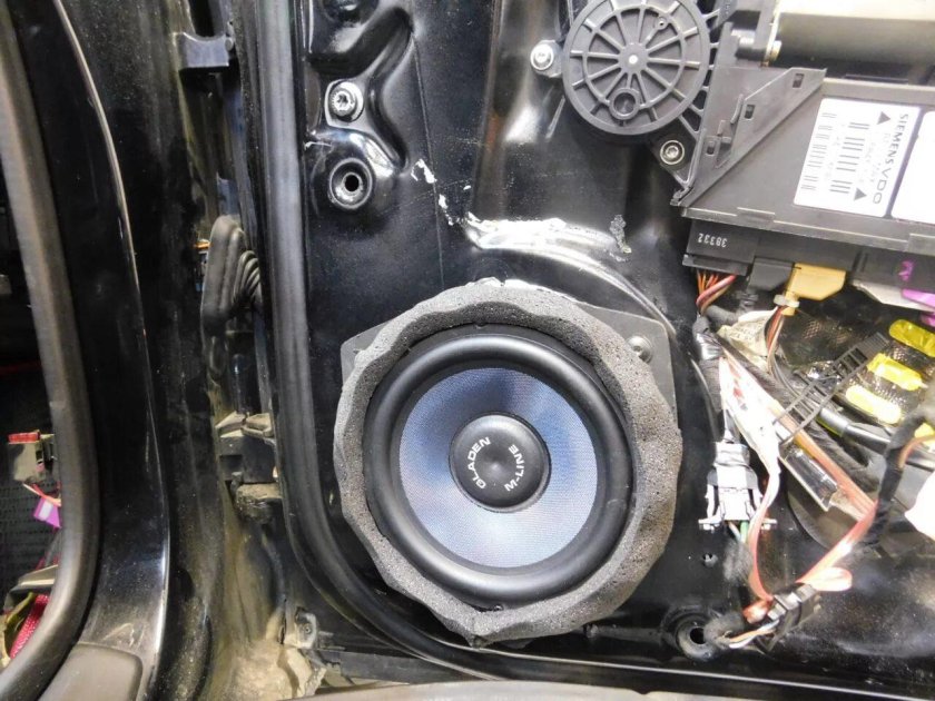 Ауди 80 b3 штатная акустика