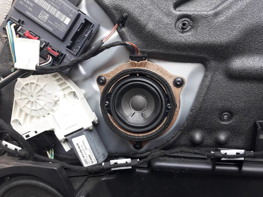 Задние динамики Ауди а6 с7