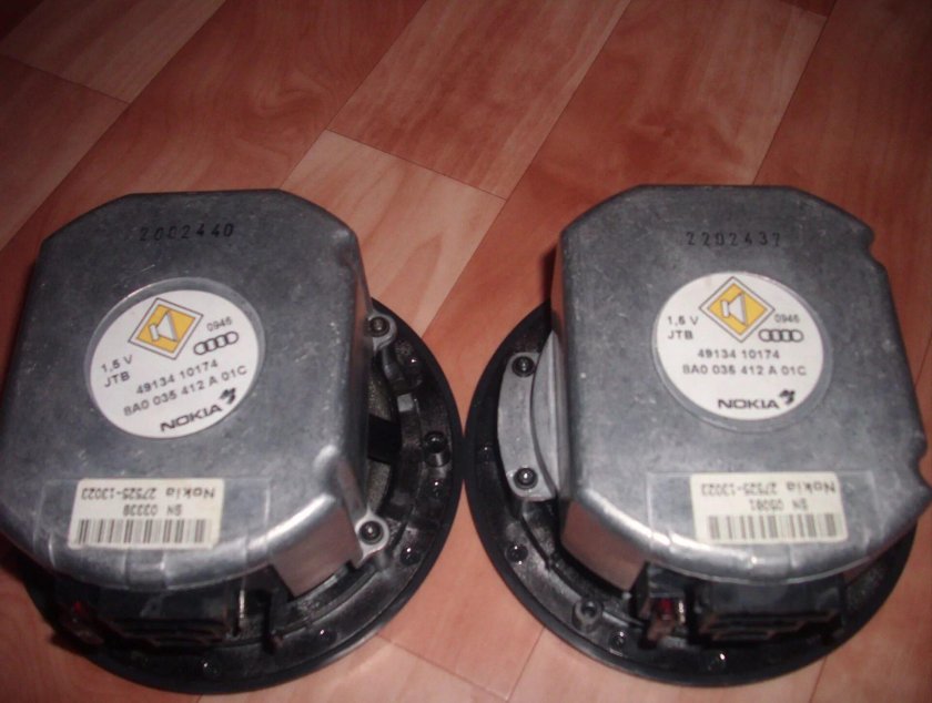 Задние колонки на Ауди а6 с4