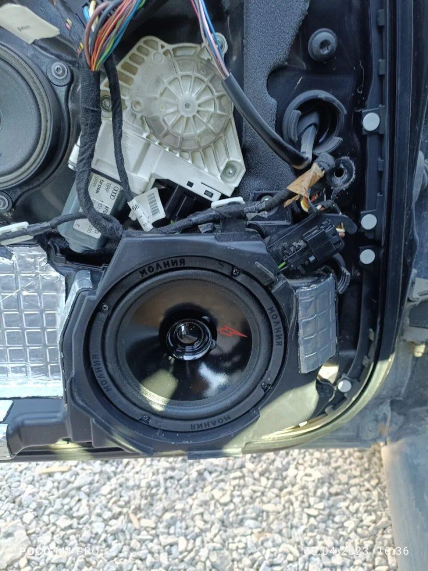 Передние колонки колонки Ауди 80 б 4