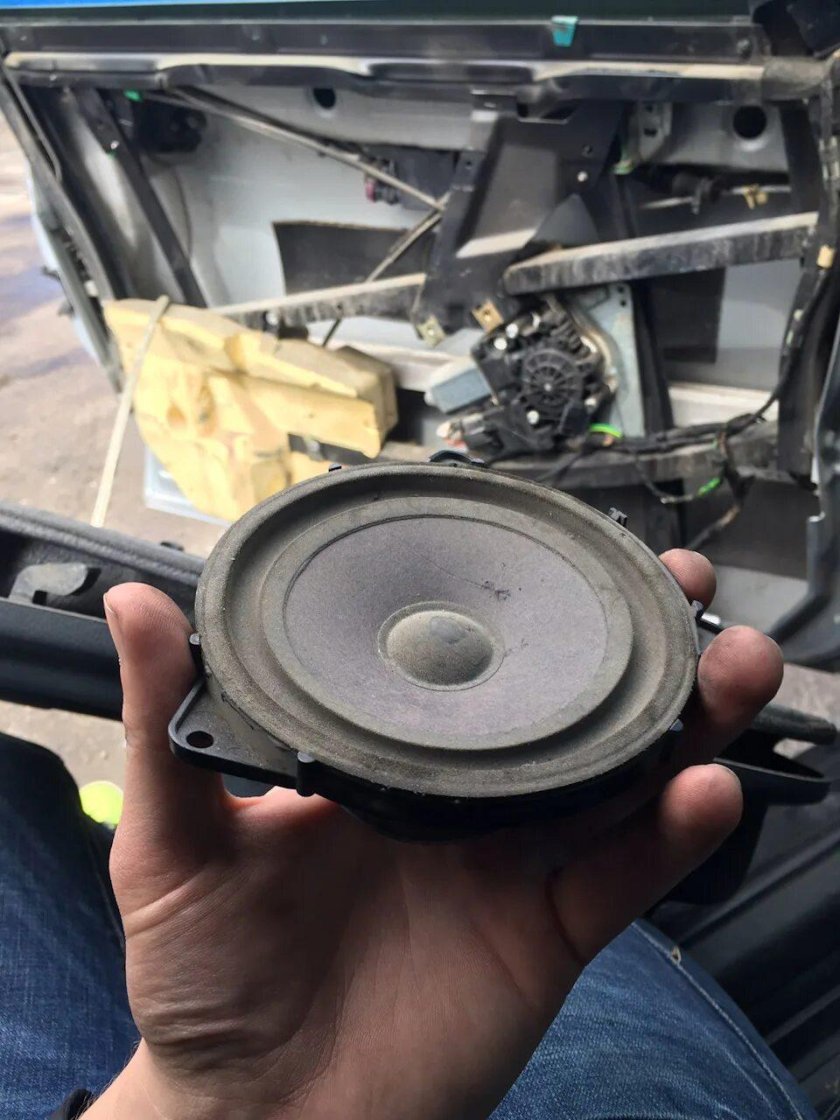 Штатный динамик Audi a4 b9