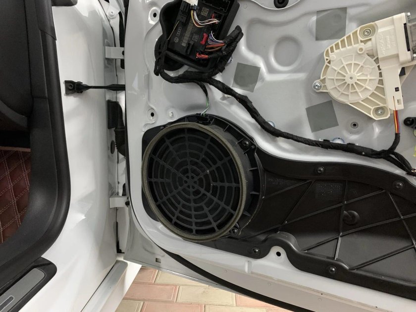 Audi a3 8p передние динамики