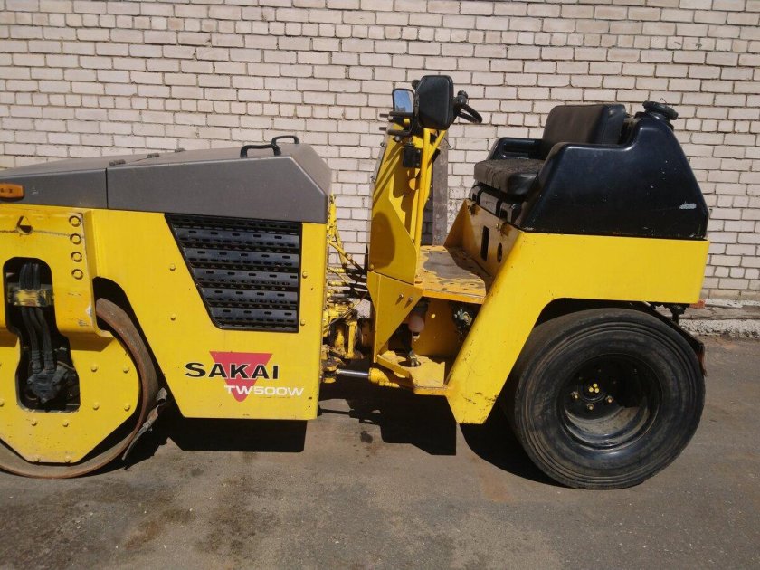 Каток сакай tw500