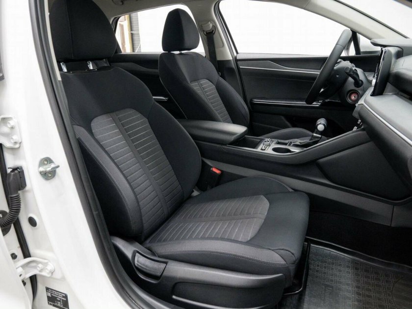 Белая киа к 5