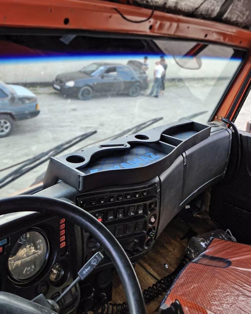 Столик в КАМАЗ