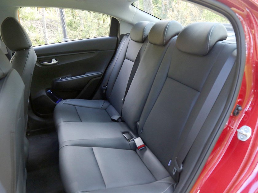 Kia Rio 3 салон сзади