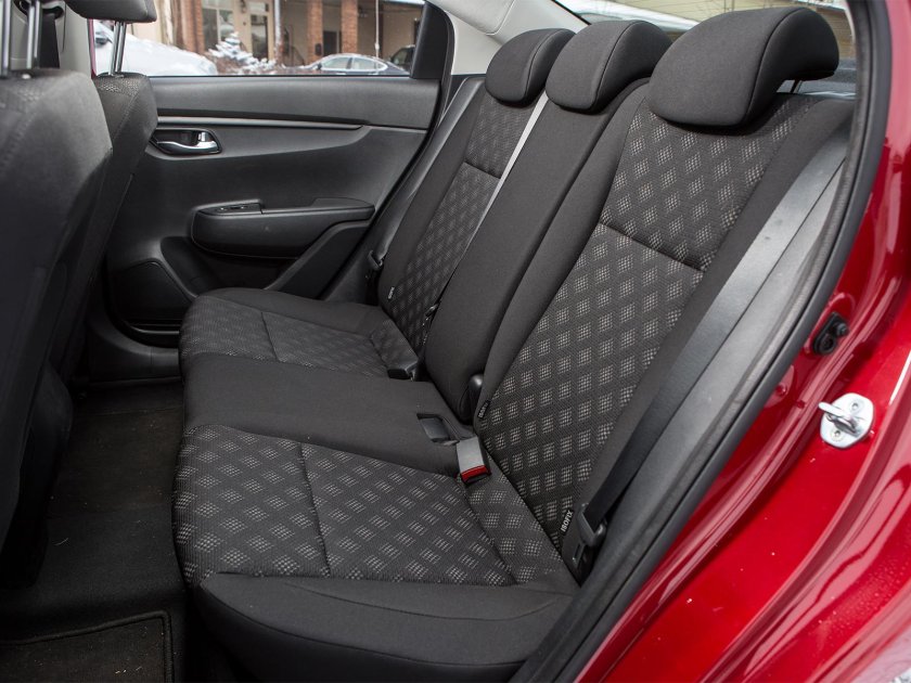 Киа Рио 2017 задний ряд