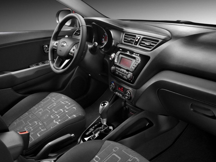 Kia Rio 3 хэтчбек салон