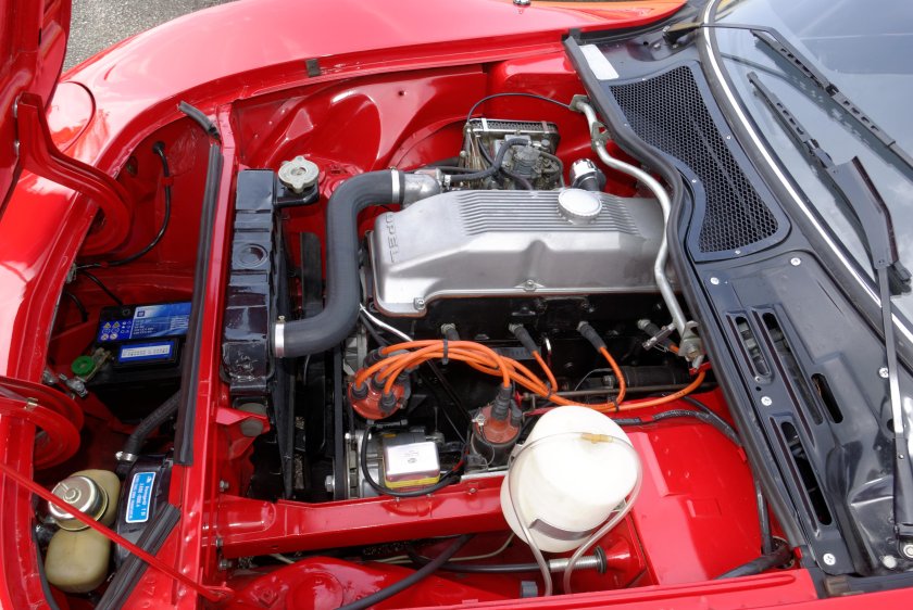 Opel gt 1900 подкапотное