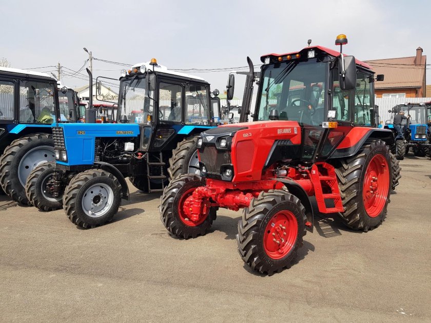 Трактор Беларус 82.3