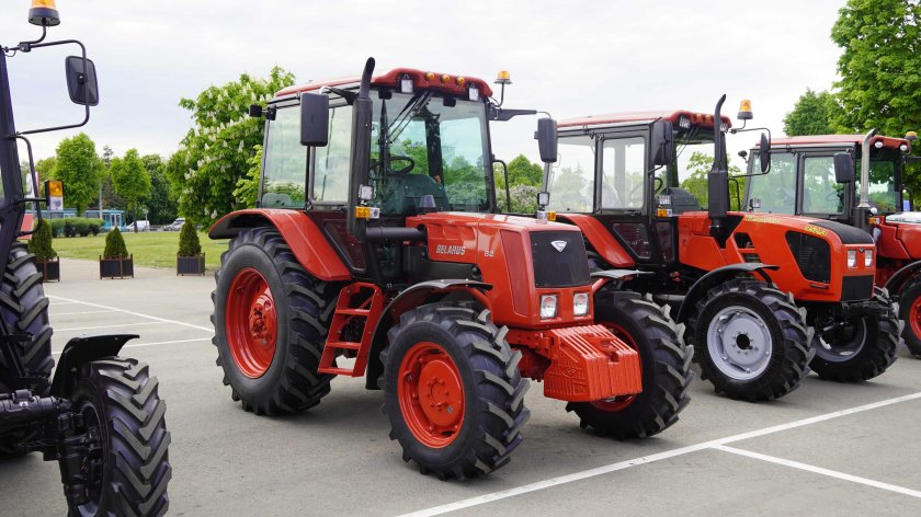 Новый трактор беларус