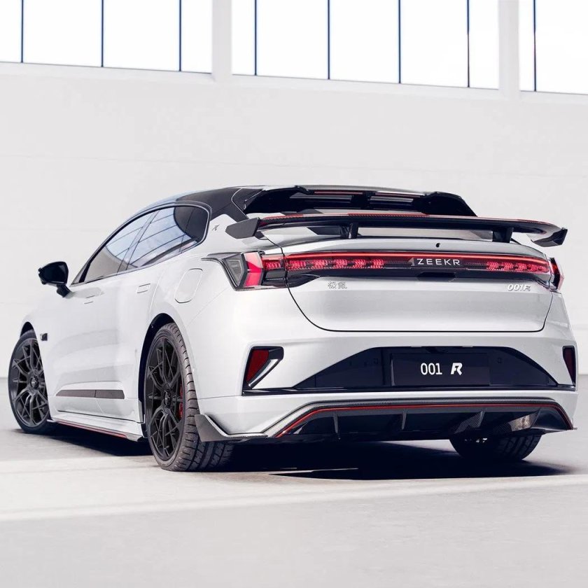 Электромобиль zeekr 001