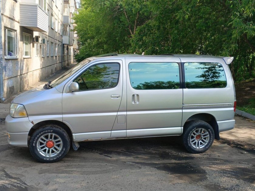 Тойота hiace regius 1998