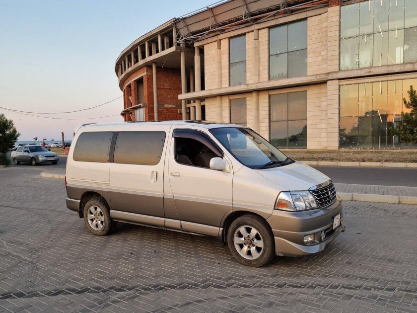 Toyota grand hiace 2000