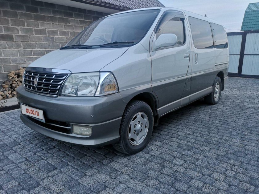Toyota grand hiace 2000