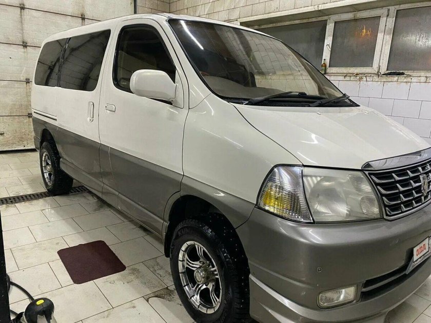 Тойота Гранд Хайс 2001