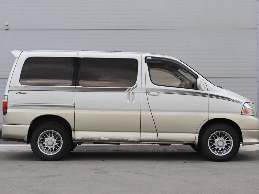 Тойота гранд хайс