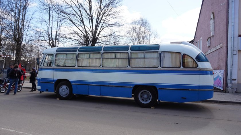 Автобус лаз 695