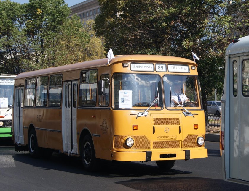 ЛИАЗ-677в экскурсионный