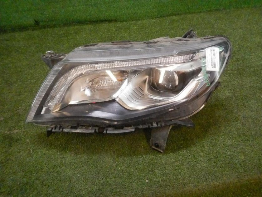 Geely Atlas Pro фары правая галоген