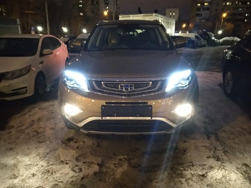 Фара Geely Atlas