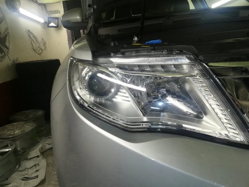 Фара Geely Atlas