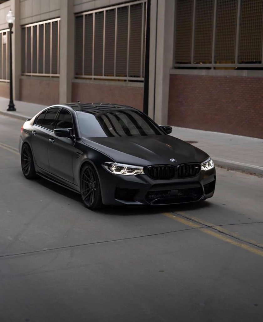 BMW m5 f90 Competition черная