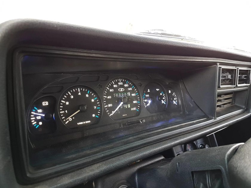 ВАЗ 2107 приборная Торпедо