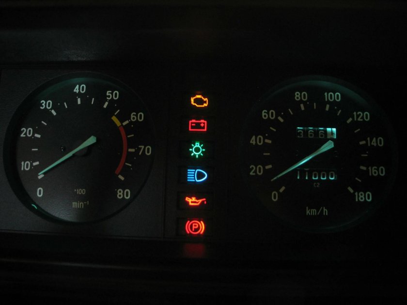 Контрольные лампы панели приборов ВАЗ 2107