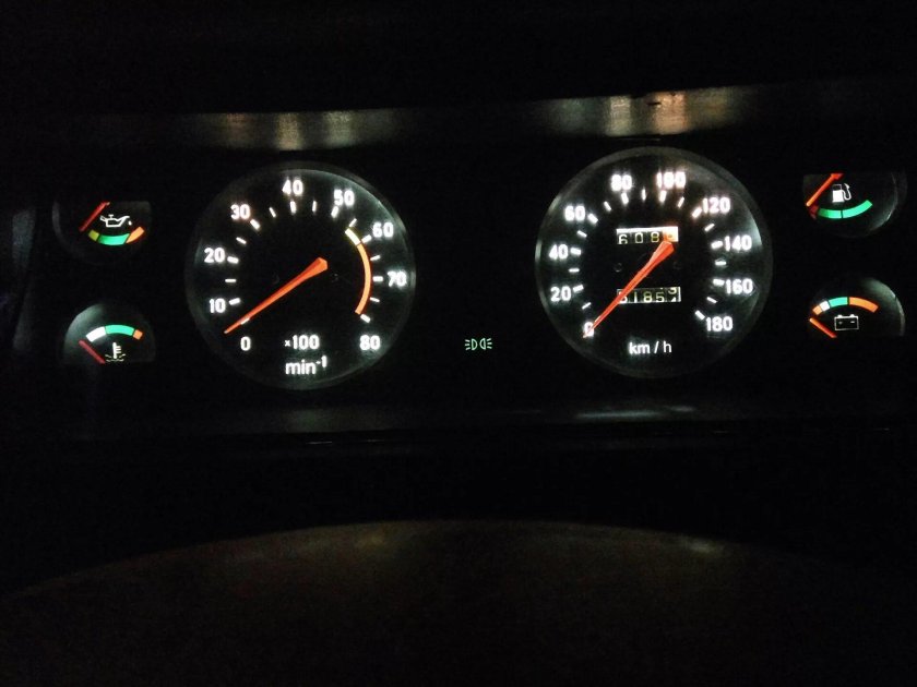 Белая приборная панель ВАЗ 2107