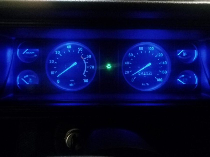 Стеклянная приборная панель на ВАЗ 2107