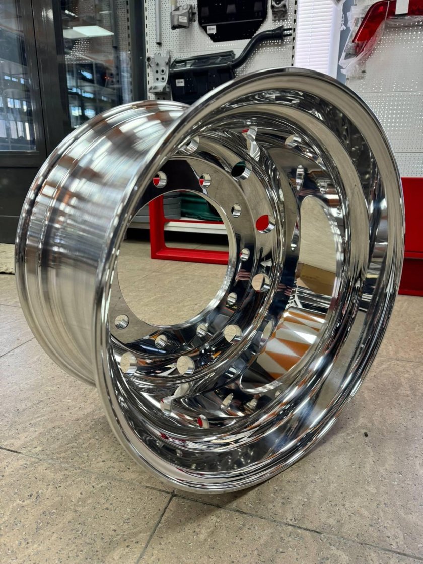 Диск колесный для грузовиков и прицепов под