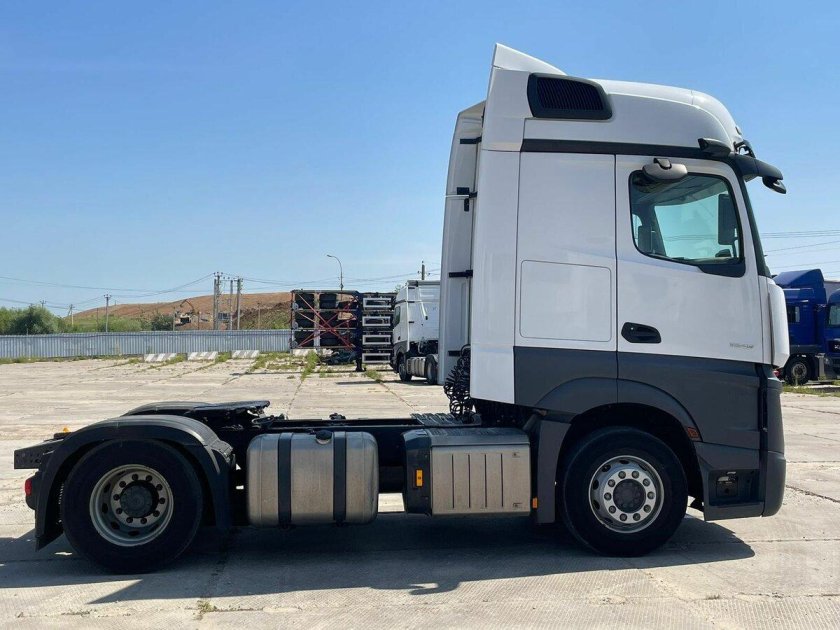 Mercedes benz actros 1845