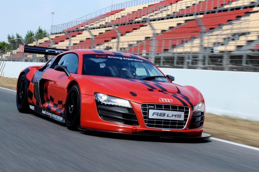 Ауди гоночная