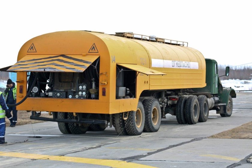 Топливозаправщик КРАЗ 258 ТЗ 22