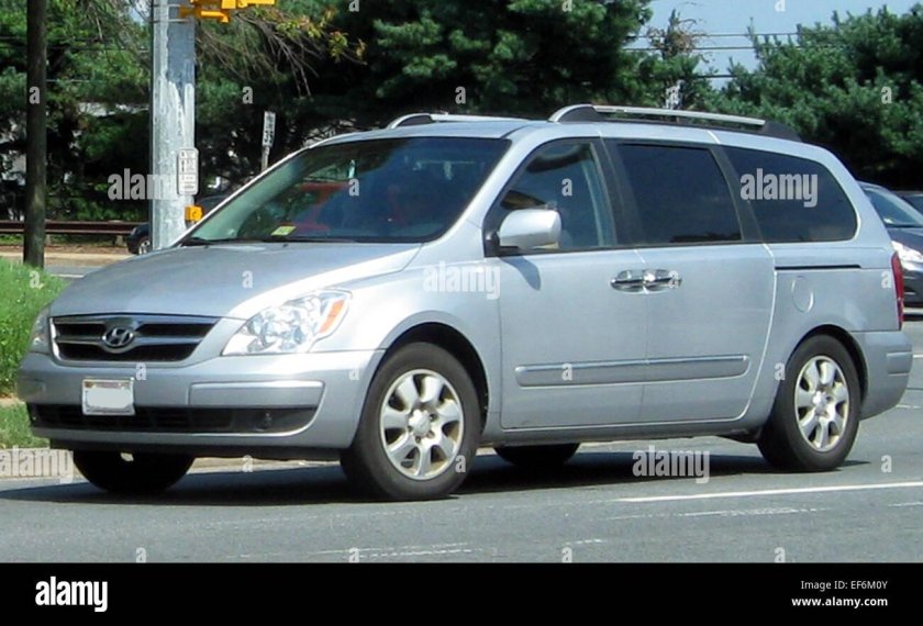 Hyundai Entourage 2011
