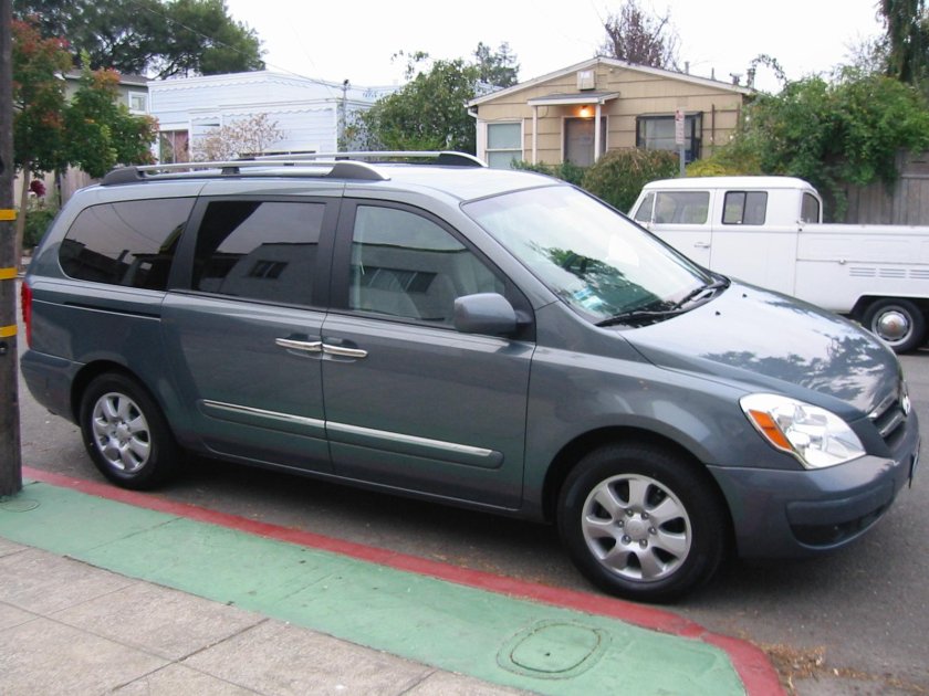 Компактвэн Hyundai Entourage