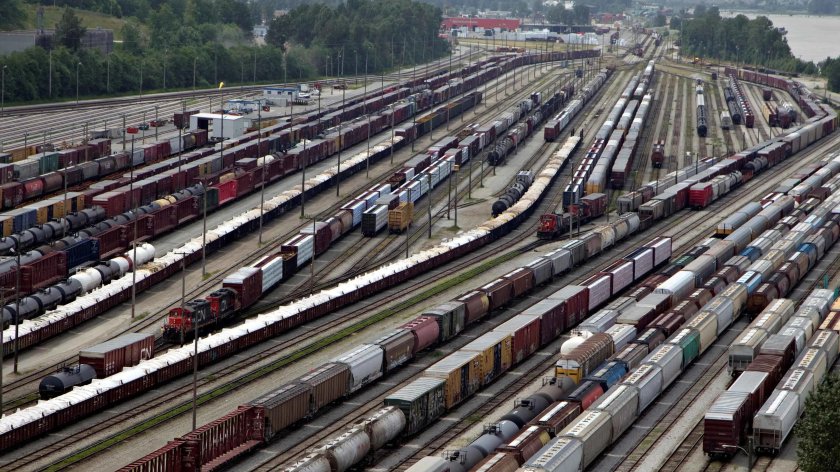 Грузовой поезд