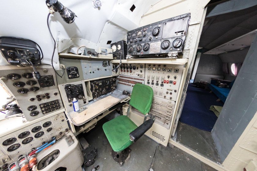 Ил 18 кабина