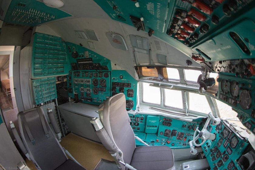 Ил-76 кабина пилотов