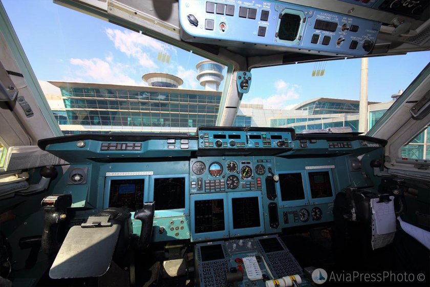 Ил-96 кабина пилотов
