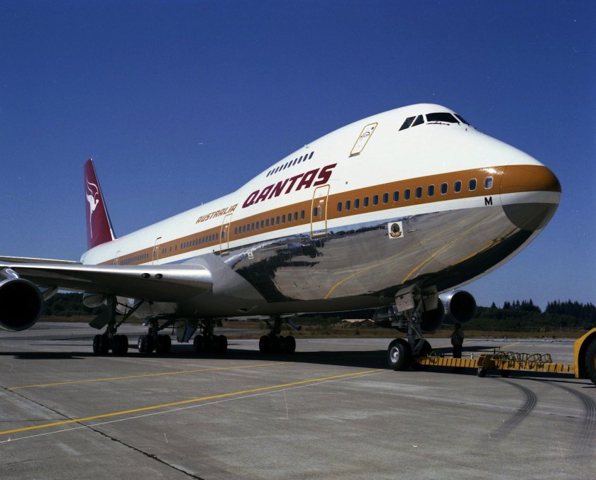 Боинг оранжевый