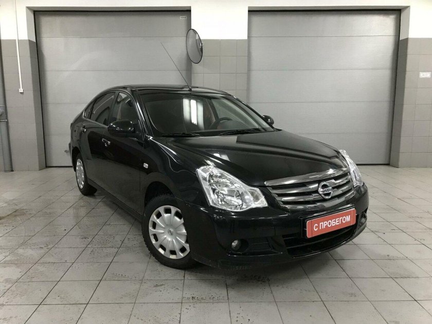 Nissan Almera черная